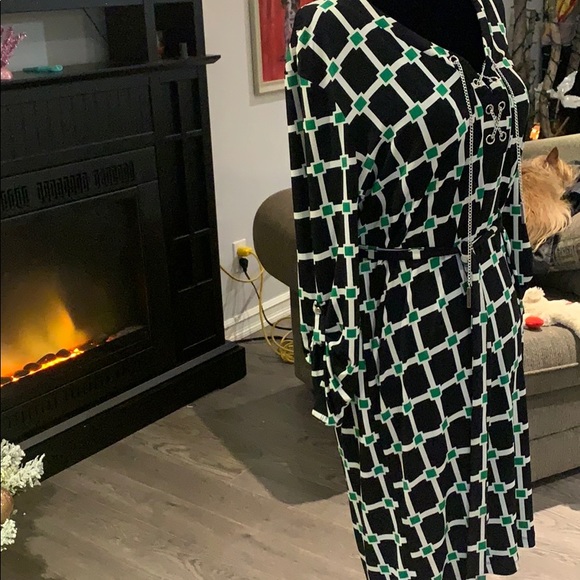 Dress - Picture 5 of 6